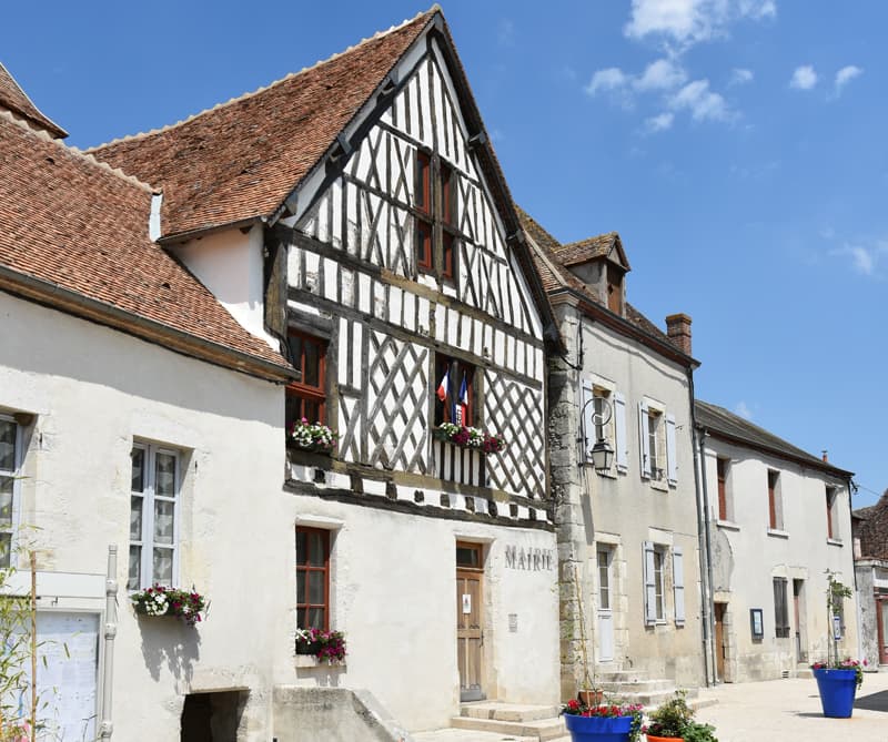 Beaulieu sur Loire Mairie place de l'église - 15 juillet 2018 - OT Terres de Loire et Canaux - IRémy (9)