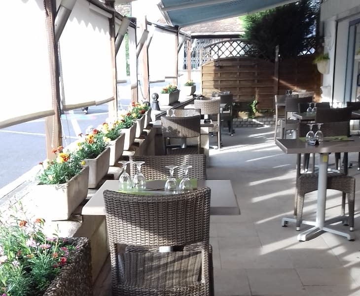 Briare-Restaurant Le-Petit-St-Trop-La-terrasse