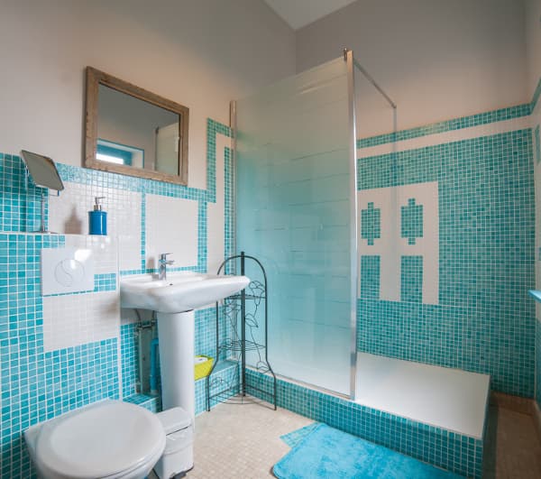 CHAMBRES D'HOTES LES BONNETS ROUGES BOURGES SALLE D'EAU SUITE TOSCANE