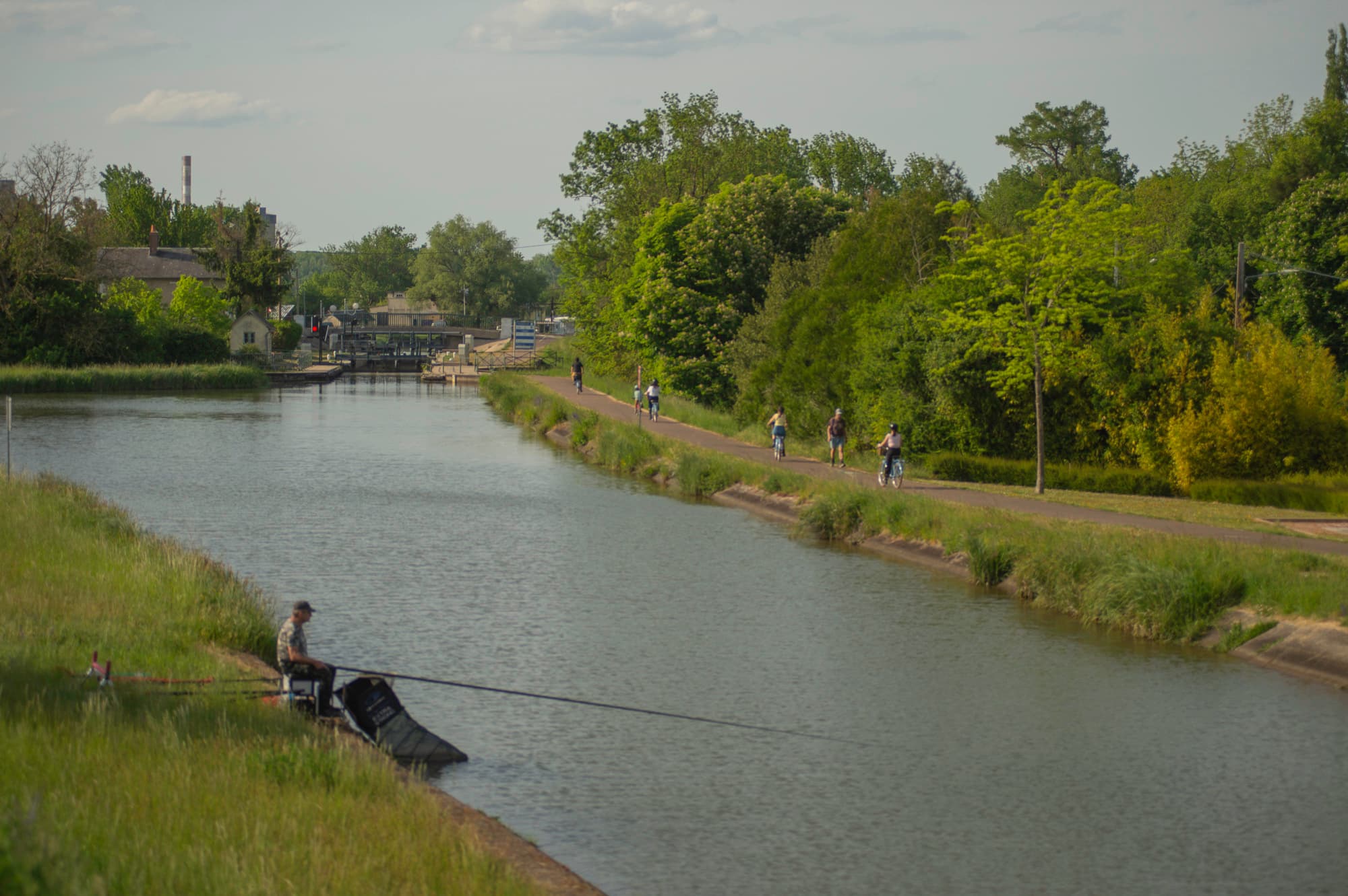 Canal de Marseilles-lès-Aubigny devant l’aire de camping-car