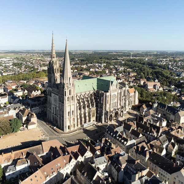 Cathédrale et Trésor de Chartres, vue aérienne © Cyril Ananiguian – CMN, Paris