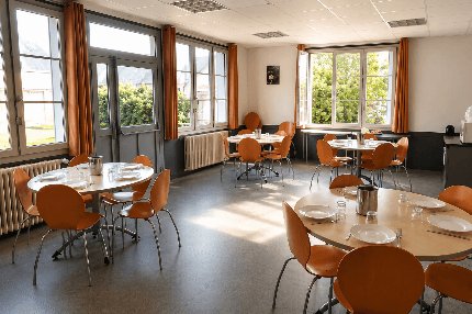 Centre Temps Jeunes Thésée réfectoire
