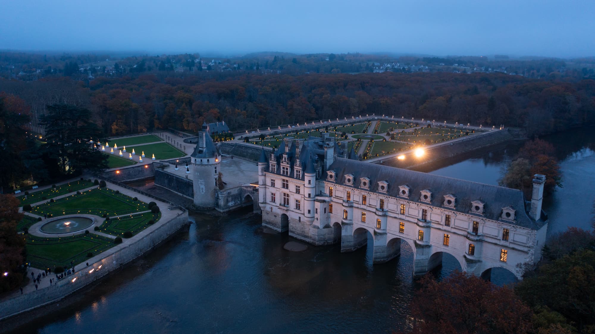 Chenonceau-drone-nuit-Credit-ADT-Touraine-Une-Image-A-Part-2027 (2) (1)