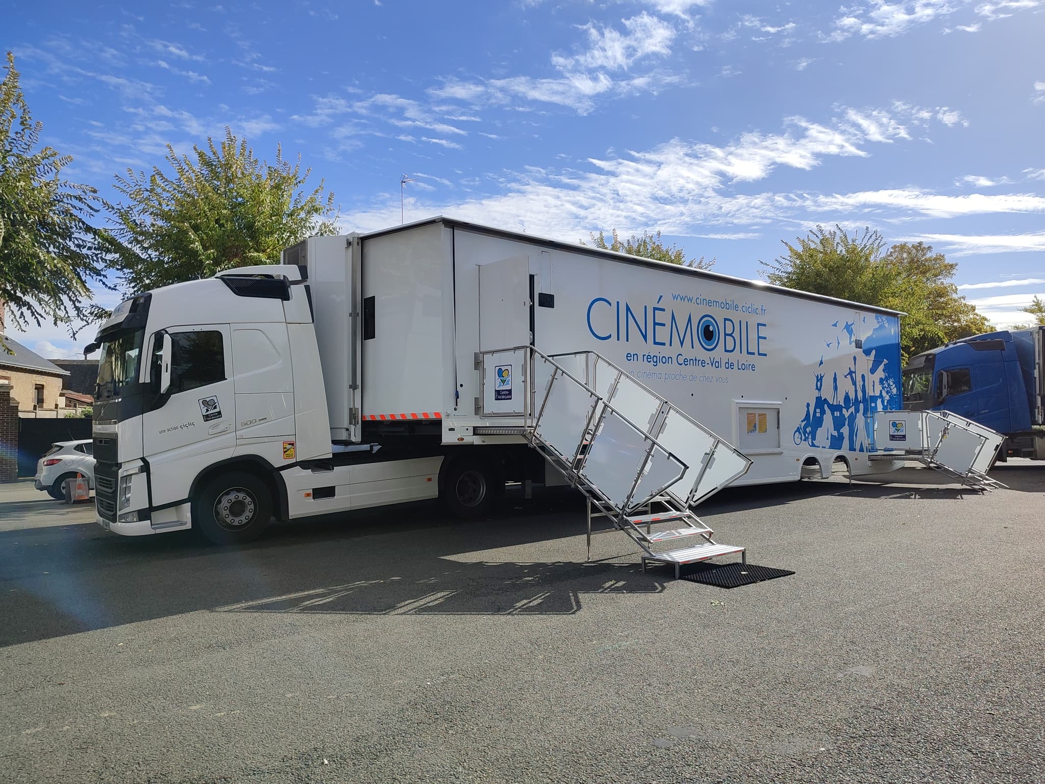 Cinémobile-ext-large