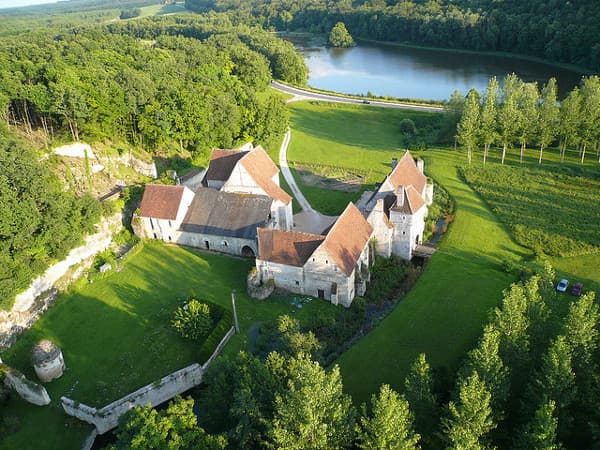 Château-Monastère de la Corroirie