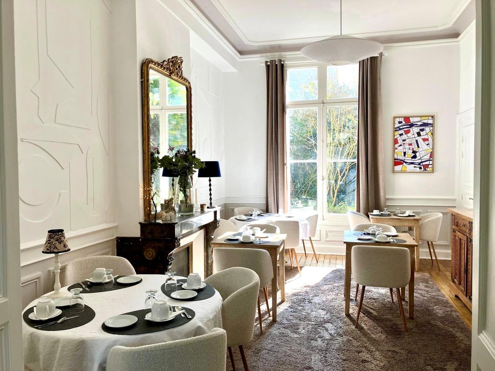 Credti-Hotel-Val-de-Loire_salle-petit-déjeuner