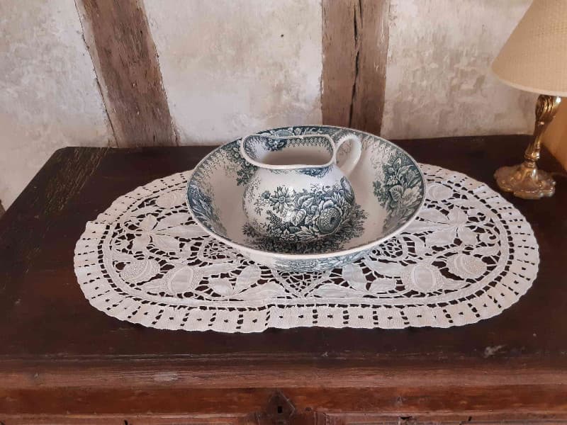 Détail de la visite , cruche pour se laver