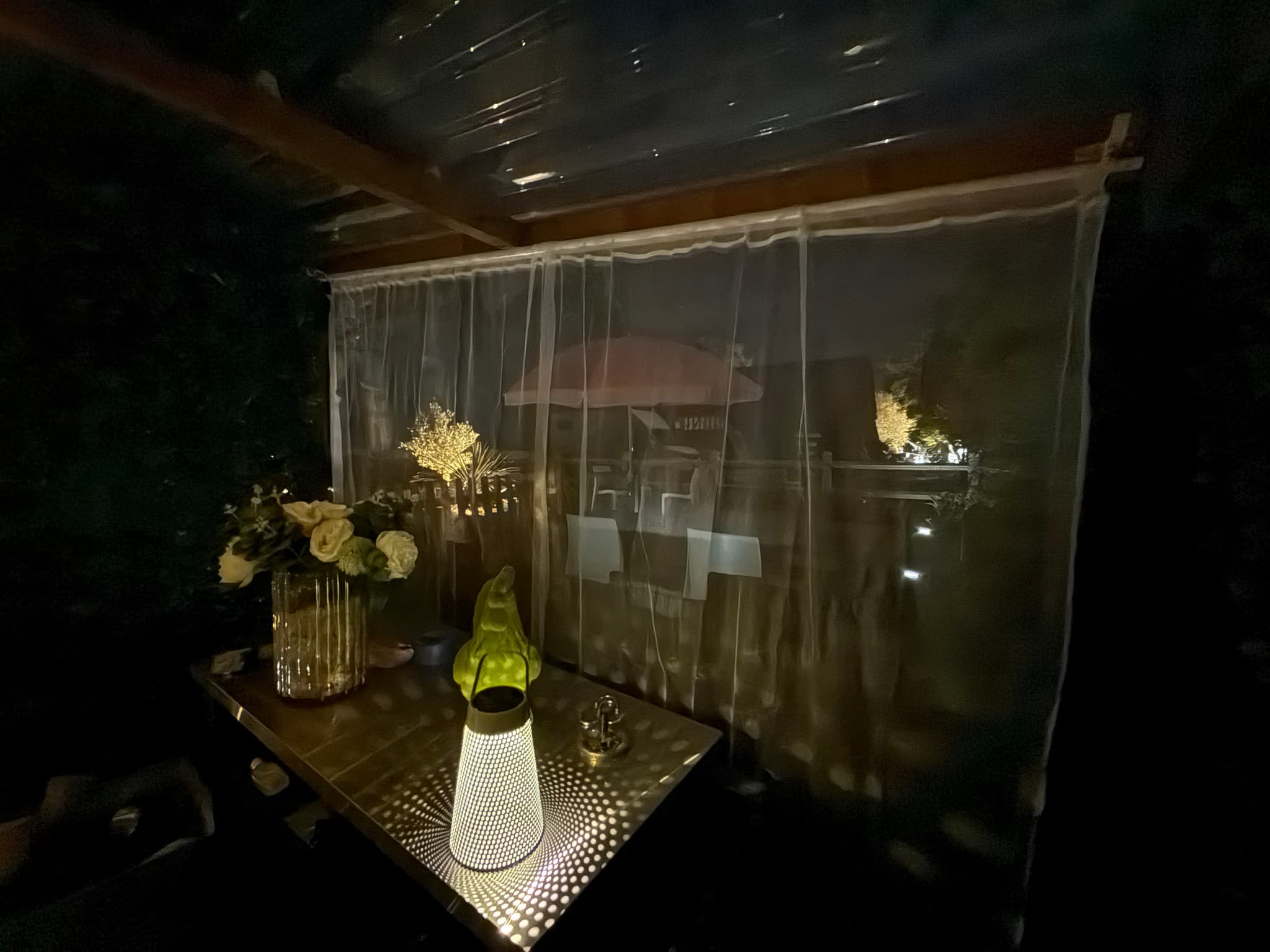 Ambiance tamisée et moustiquaires