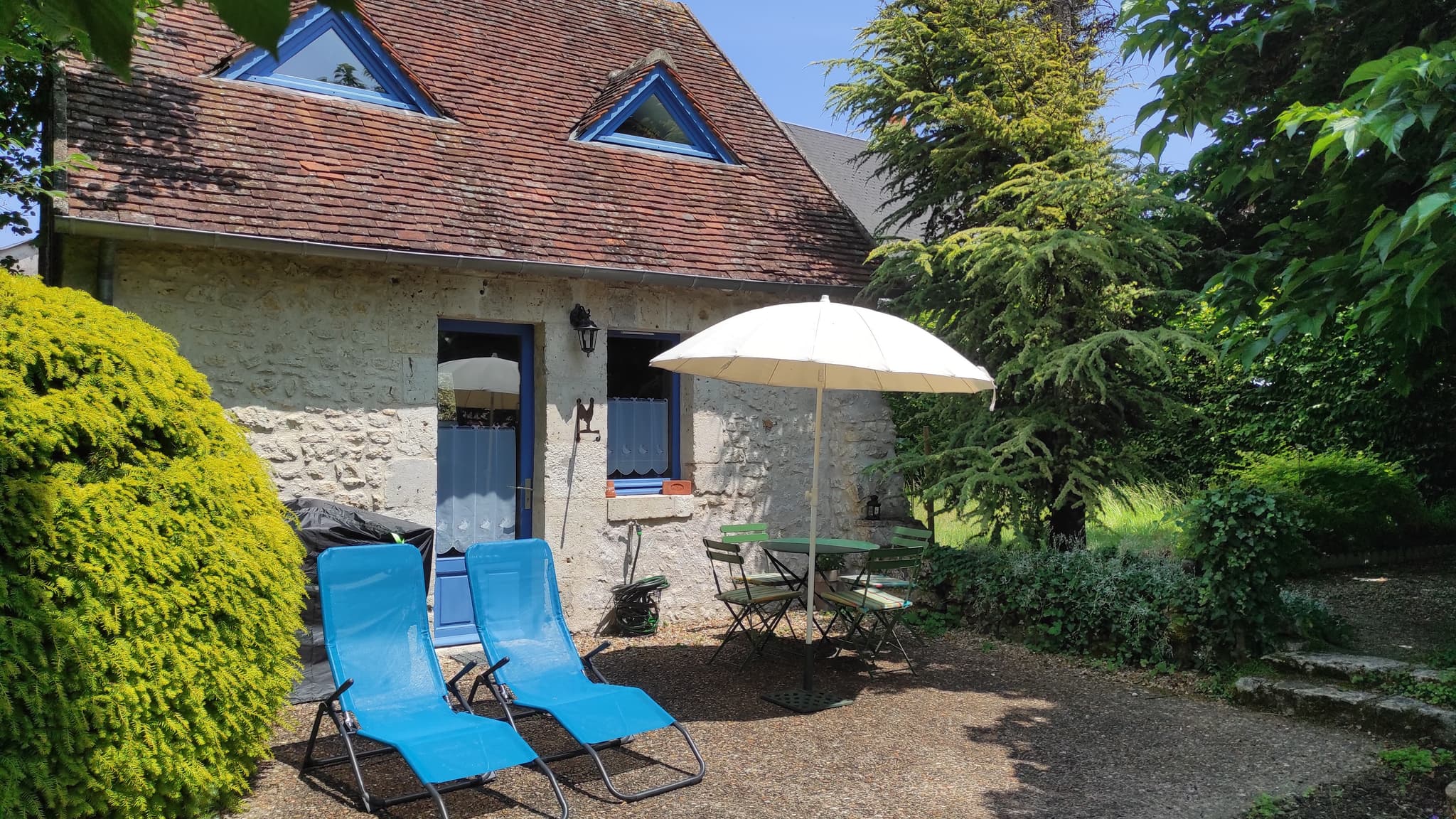 jardin privatif face au ruisseau