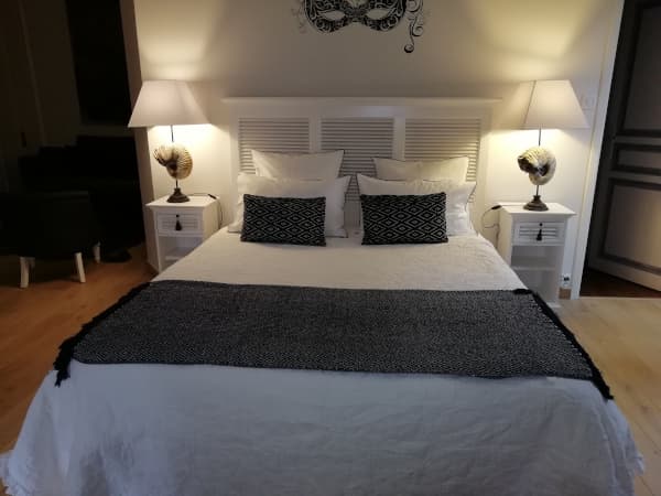 LOGIS-ST-PERE-SANCERRE-LIT-CHAMBRE-1