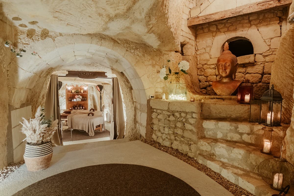 Le Spa du Château Espace massage troglo ©Martin Baron