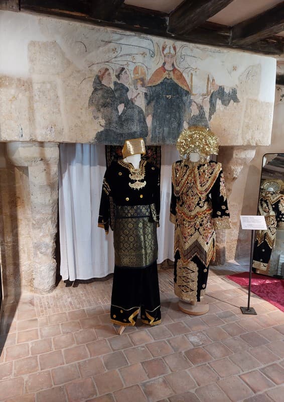 Musée des costumes et parures du monde