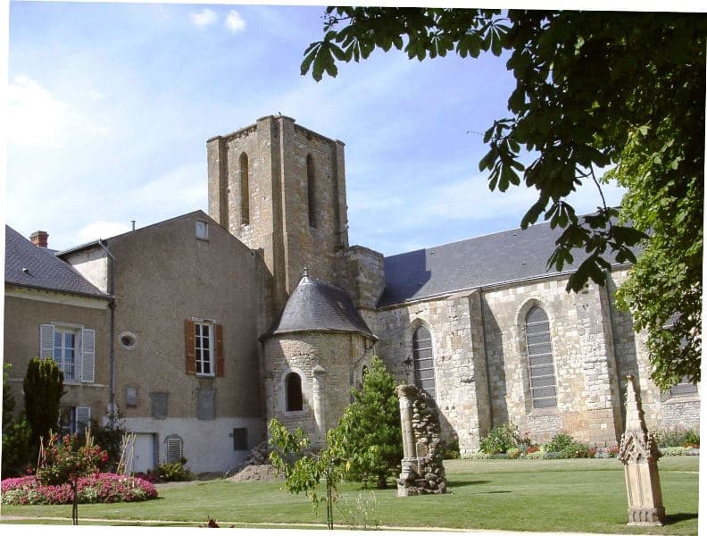 OT-Pithiviers-Vestiges-de-la-Collegiale-Saint-Georges-Photo-OT---Copie