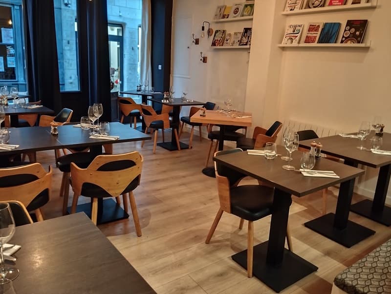 Restaurant-ptit restau-salle rdc-loches-valdeloire