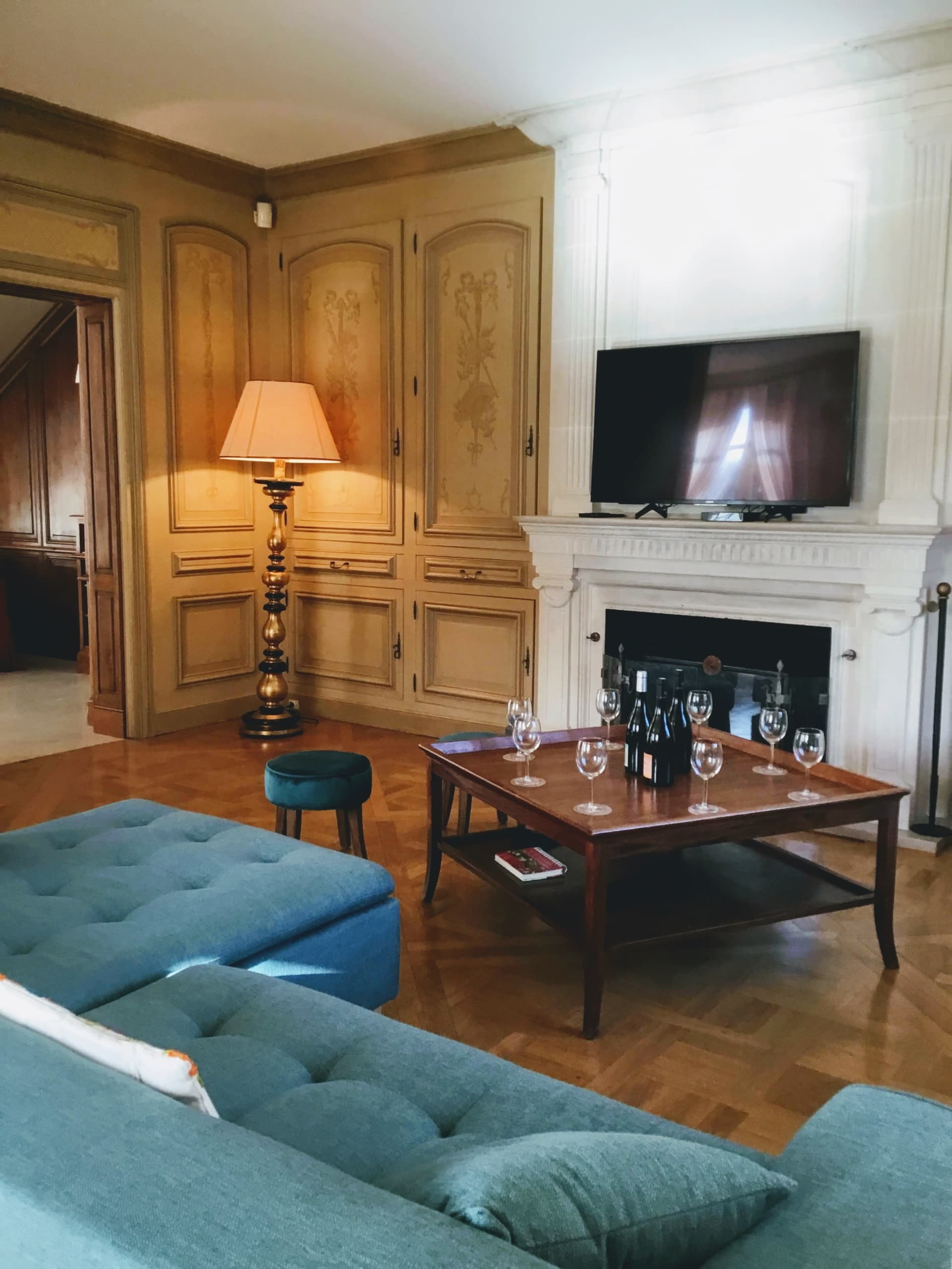 Salon-grande-TV-scaled