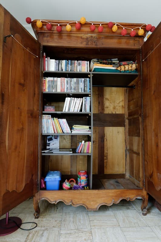 Sejour-salon-armoire-a-jouets-livres