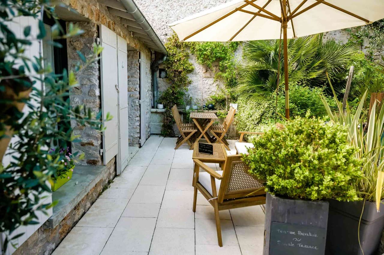 Terrasse chambre Triple Confort Hôtel de Biencourt