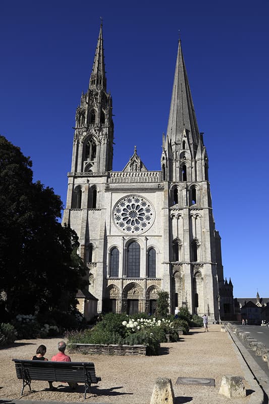 Cathédrale de Chartres, façade occidentale et parvis
