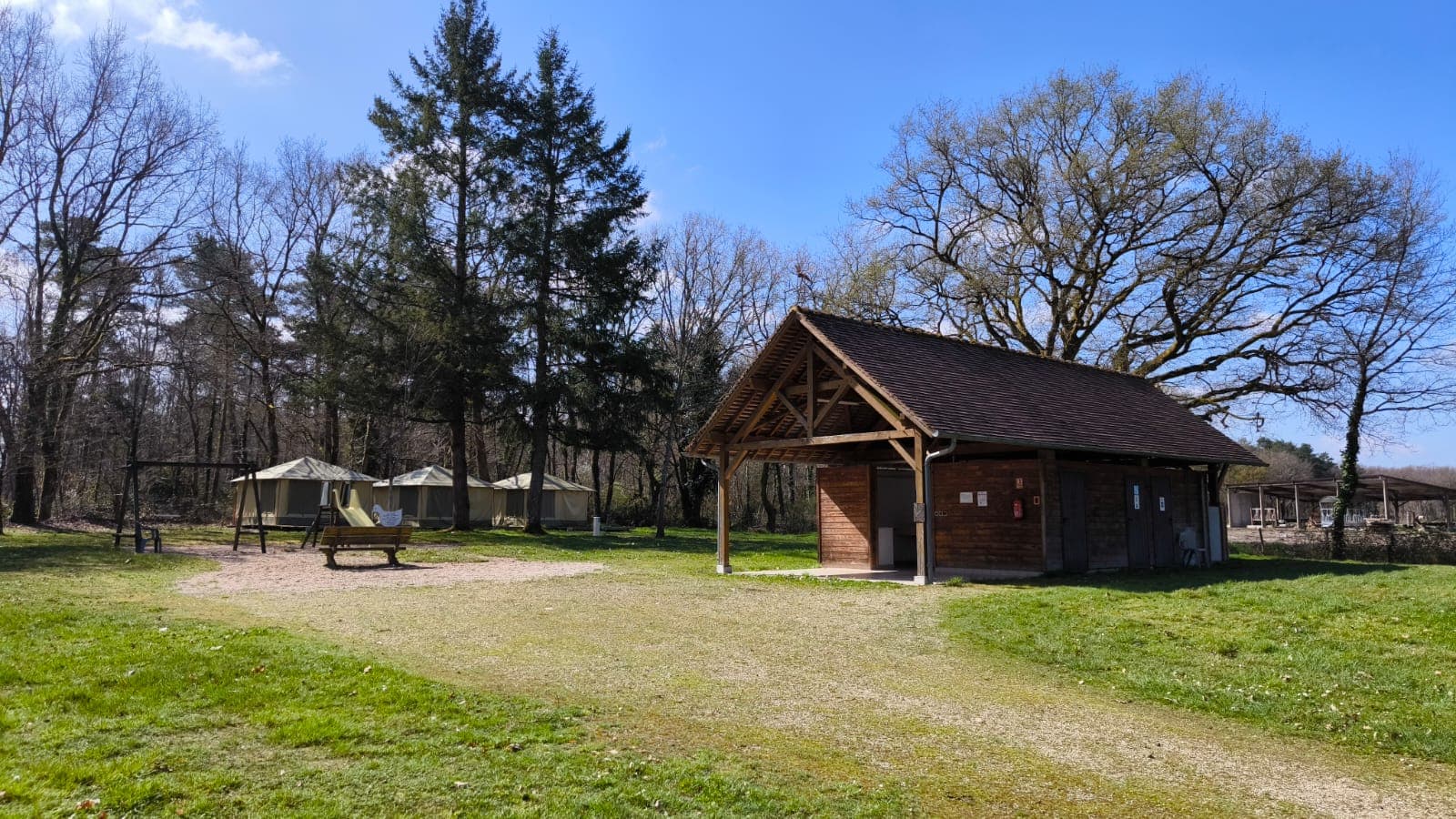 camping-menestreau-en-villette-camping-ciran-sanitaires