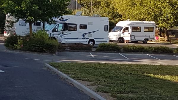 airedecampingcarechandon-manthelan-valdeloire4