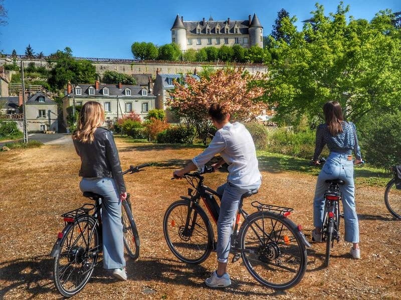 caveau-chateau-moncontour-loire-velo-voyage-sejour-01