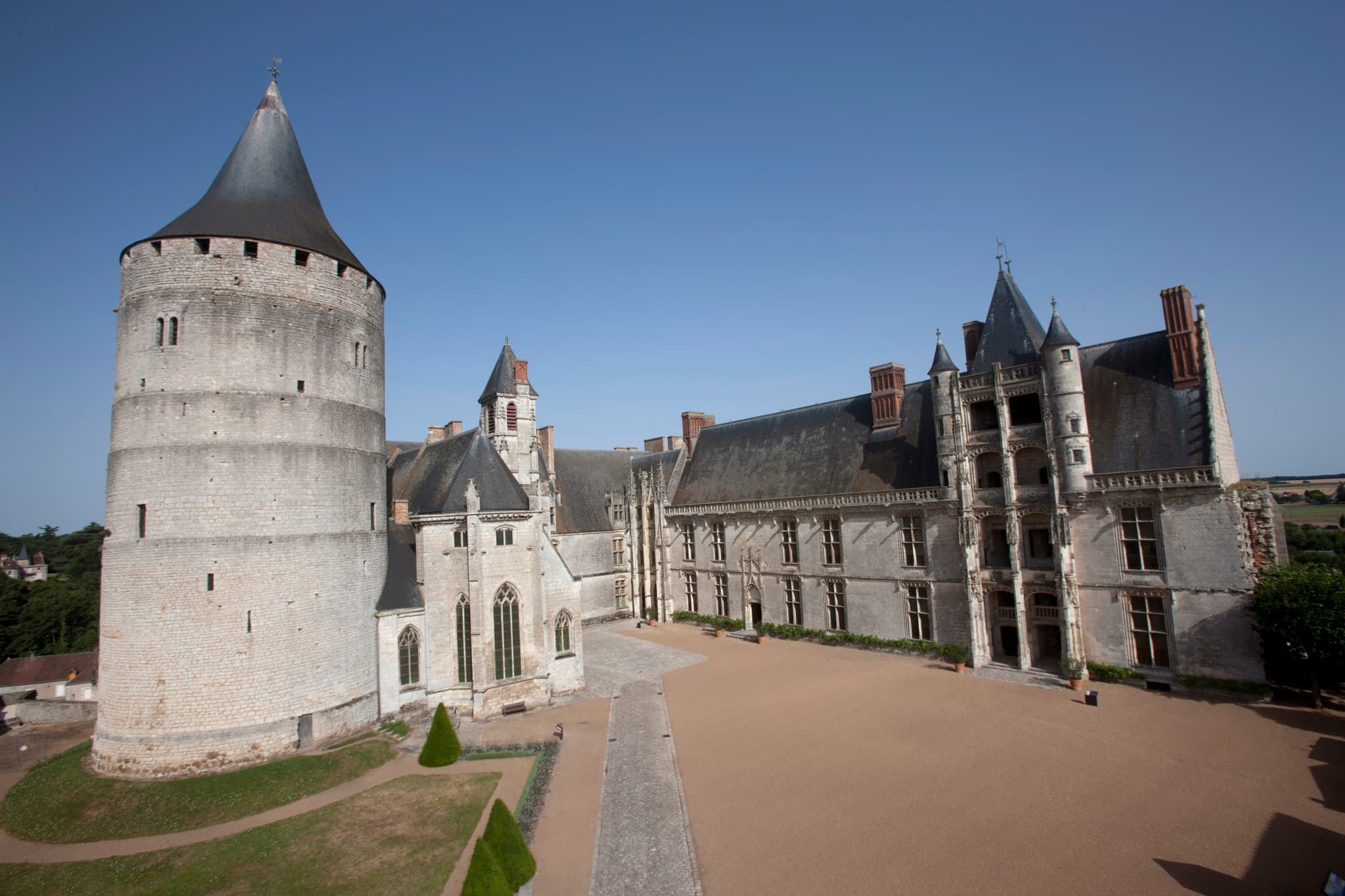 Chateau cour