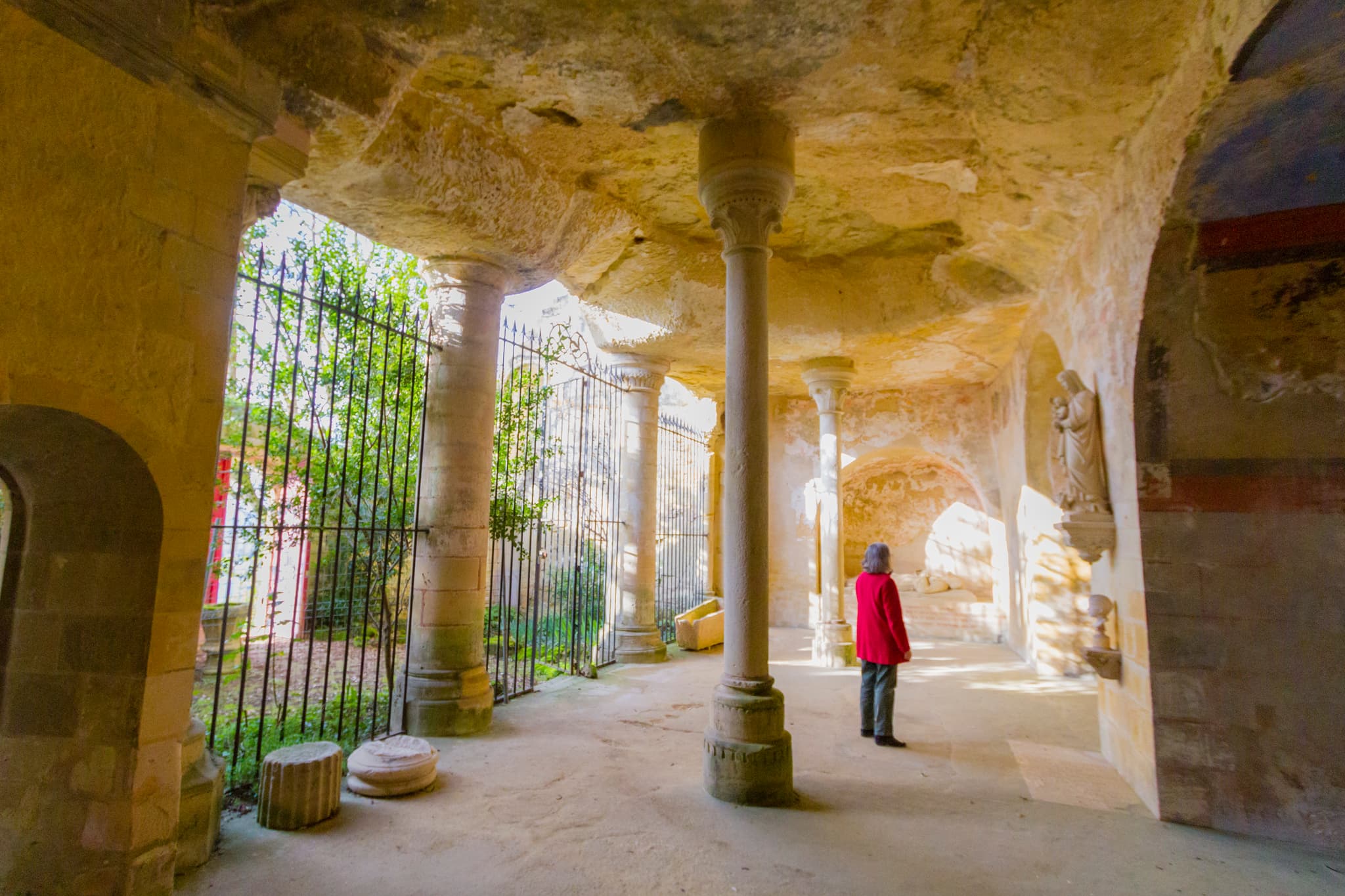chinon-chapelle-ste-radegonde-grand-angle-interieur-claire-en-dos-ville-de-chinon-fabienne-bouerroux-2030