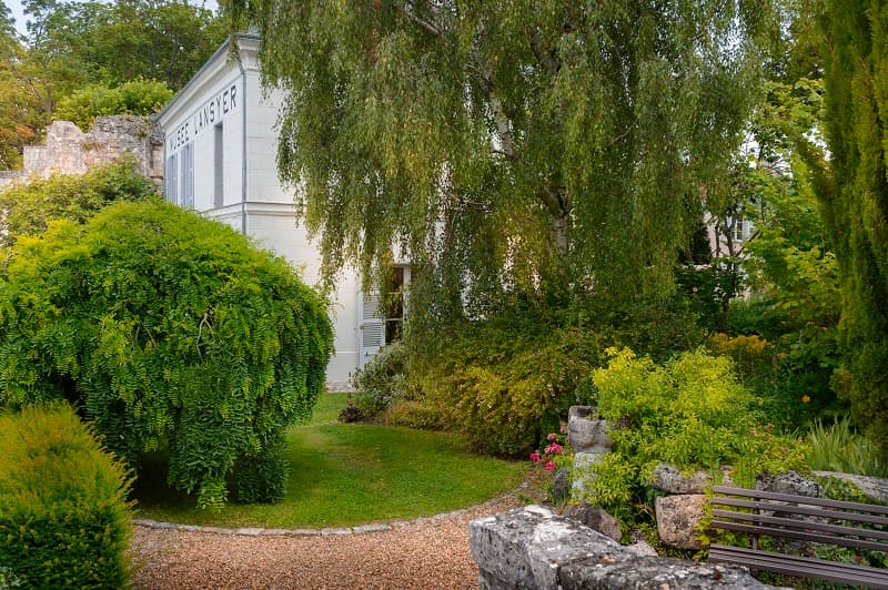 dégustation dans le jardin musée Lansyer-loches-valdeloire
