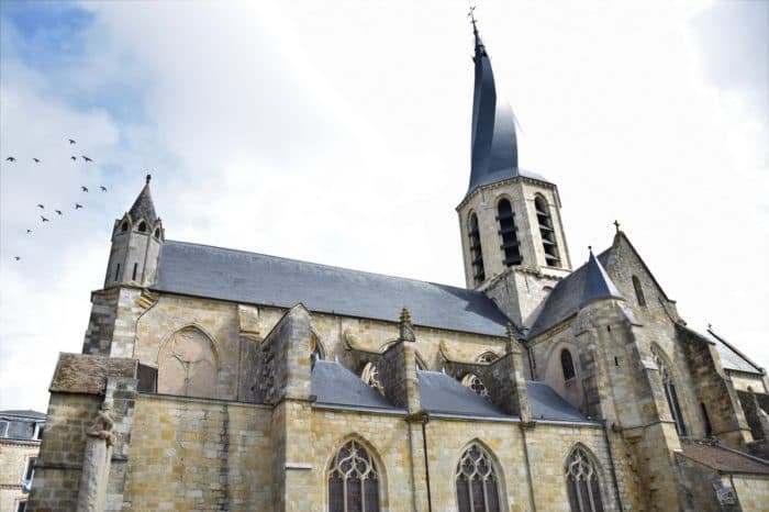 eglise-puiseaux-copier-700x466