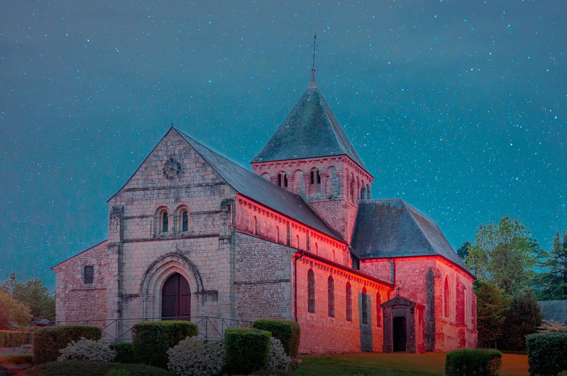 eglisedenuit_pixabay