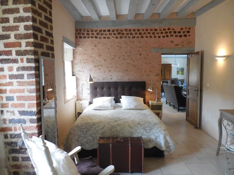gite-les-grandes-fougeres-chambre-coquelicot-rahart©Les-Grandes-Fougeres