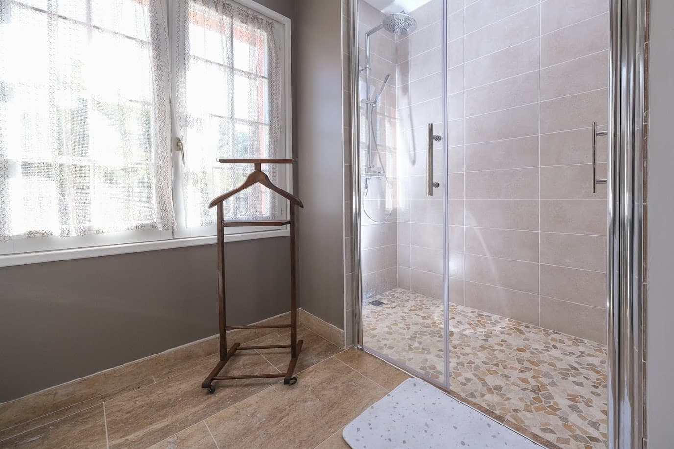 gite-menestreau-en-vilette-l-ancienne-bergerie-salle-d-eau