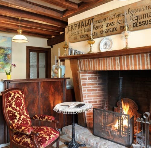 hotel-marcilly-en-villette-auberge-de-la-croix-blanche-cheminee