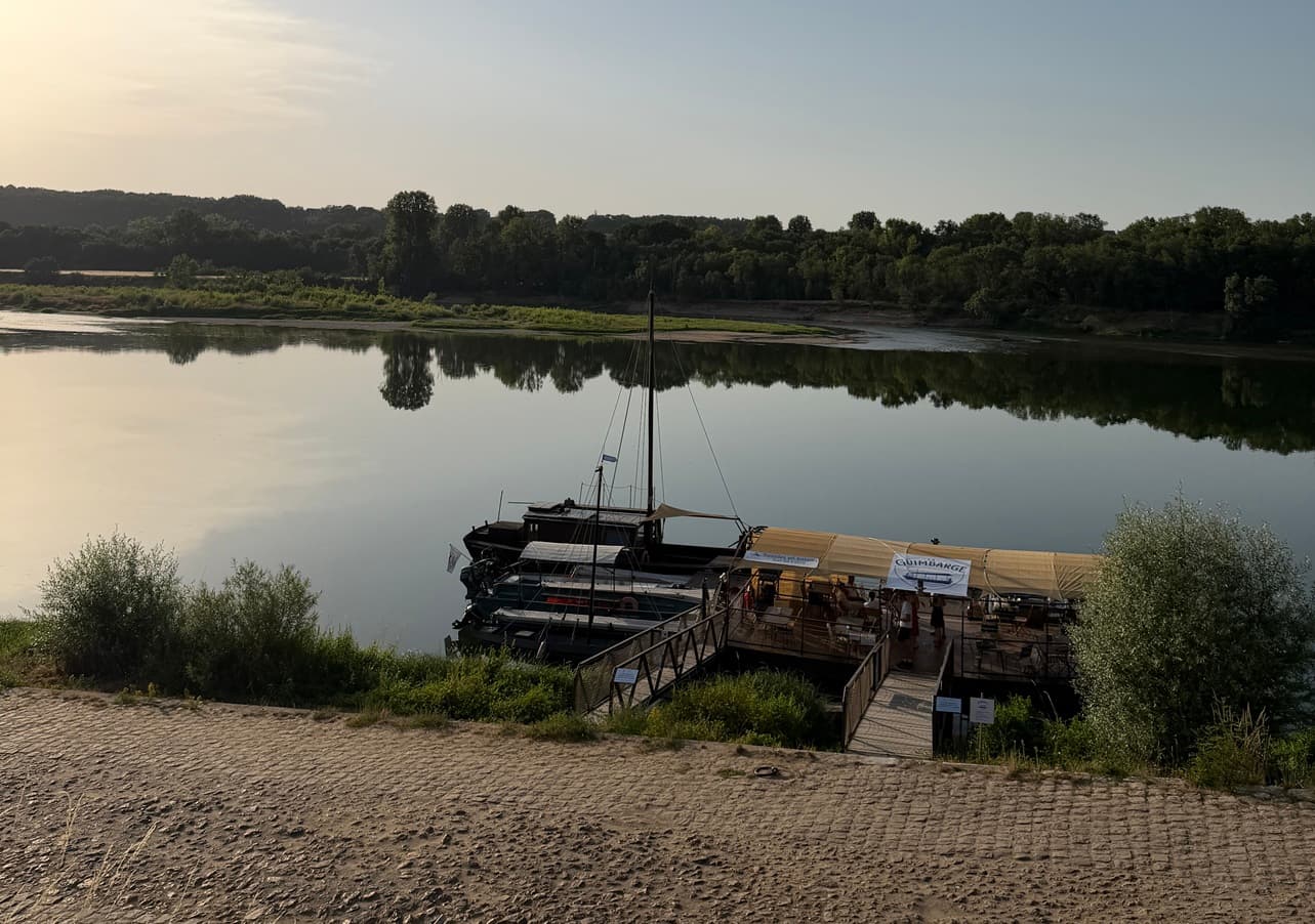 La guimbarge - Guinguette flottante à Bréhémont