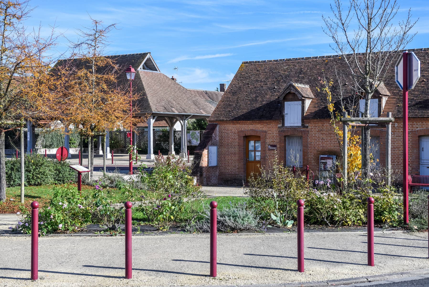 patrimoine-jouy-le-potier-place-ernest-de-la-basonniere