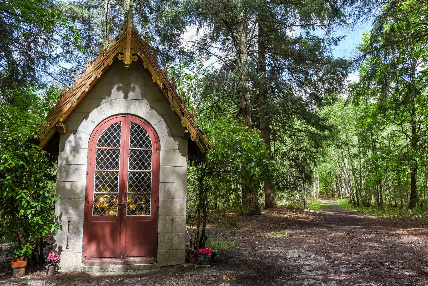 patrimoine-la-ferte-saint-aubin-chapelle-notre-dame-des-trays-et-chemin