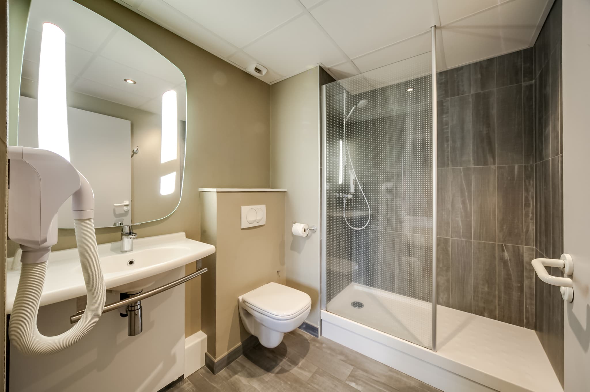 SALLE DE BAIN ibis Orléans Centre Gare