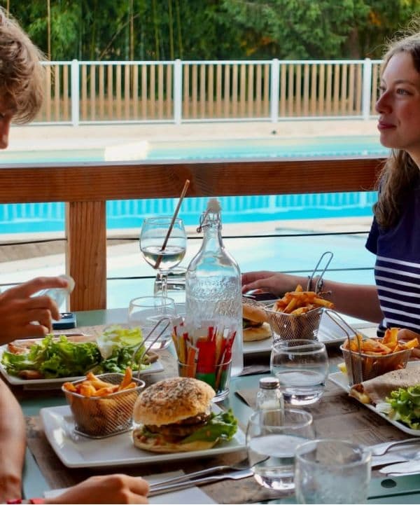Diner en terrasse Oasis du Berry