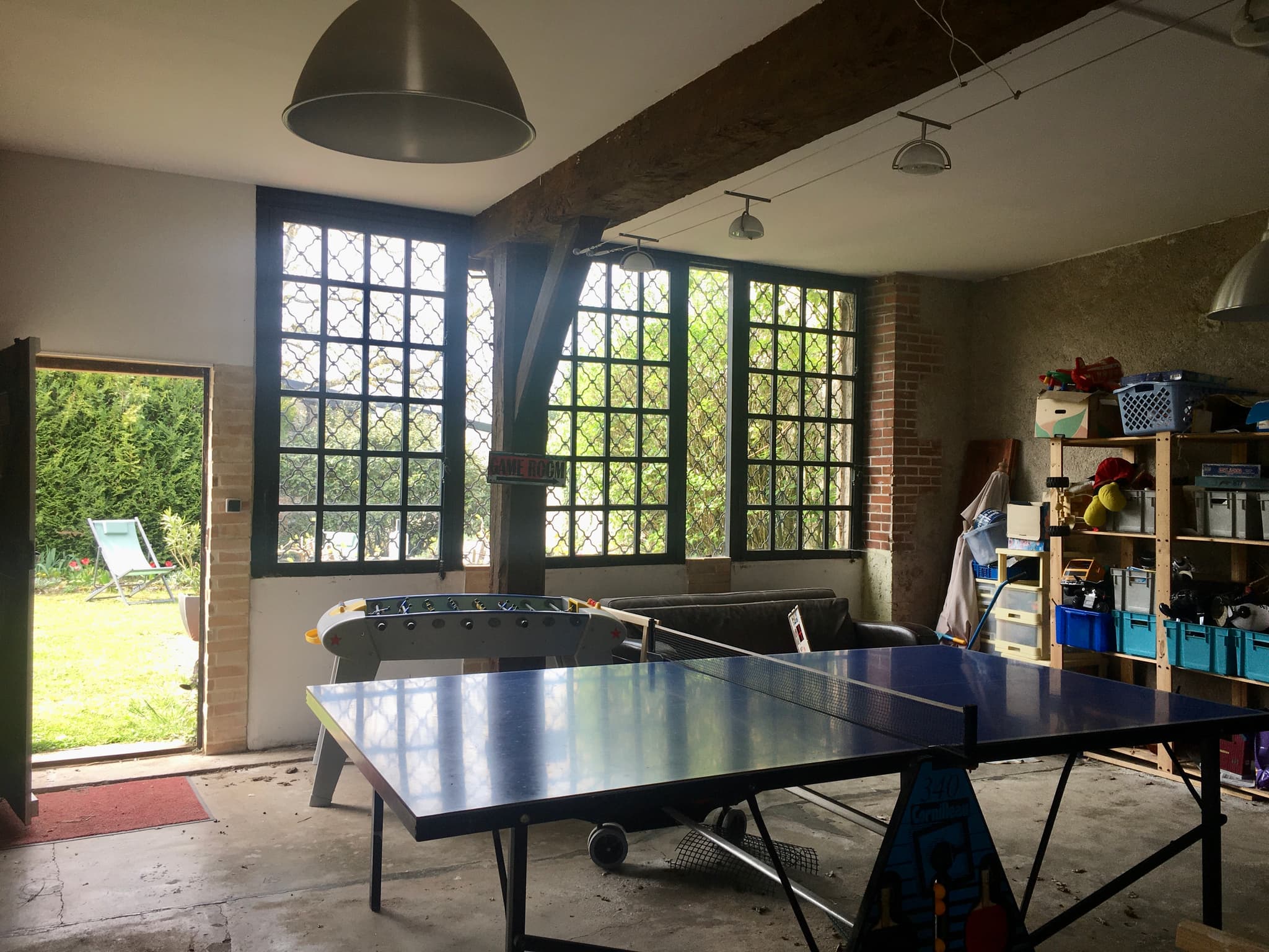 salle de jeux et accés sur le jardin privatif