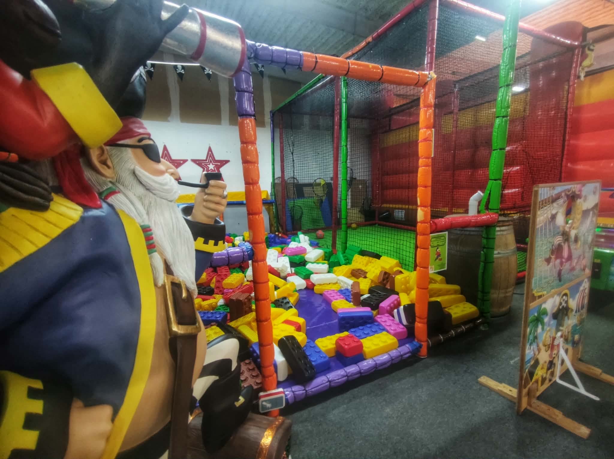sologne-loisirs-tourisme-récré-pirates-jeux-indoor-bloc-lego-enfants ©solognecotesudtourisme
