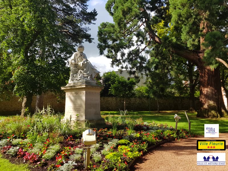 Square George Sand
