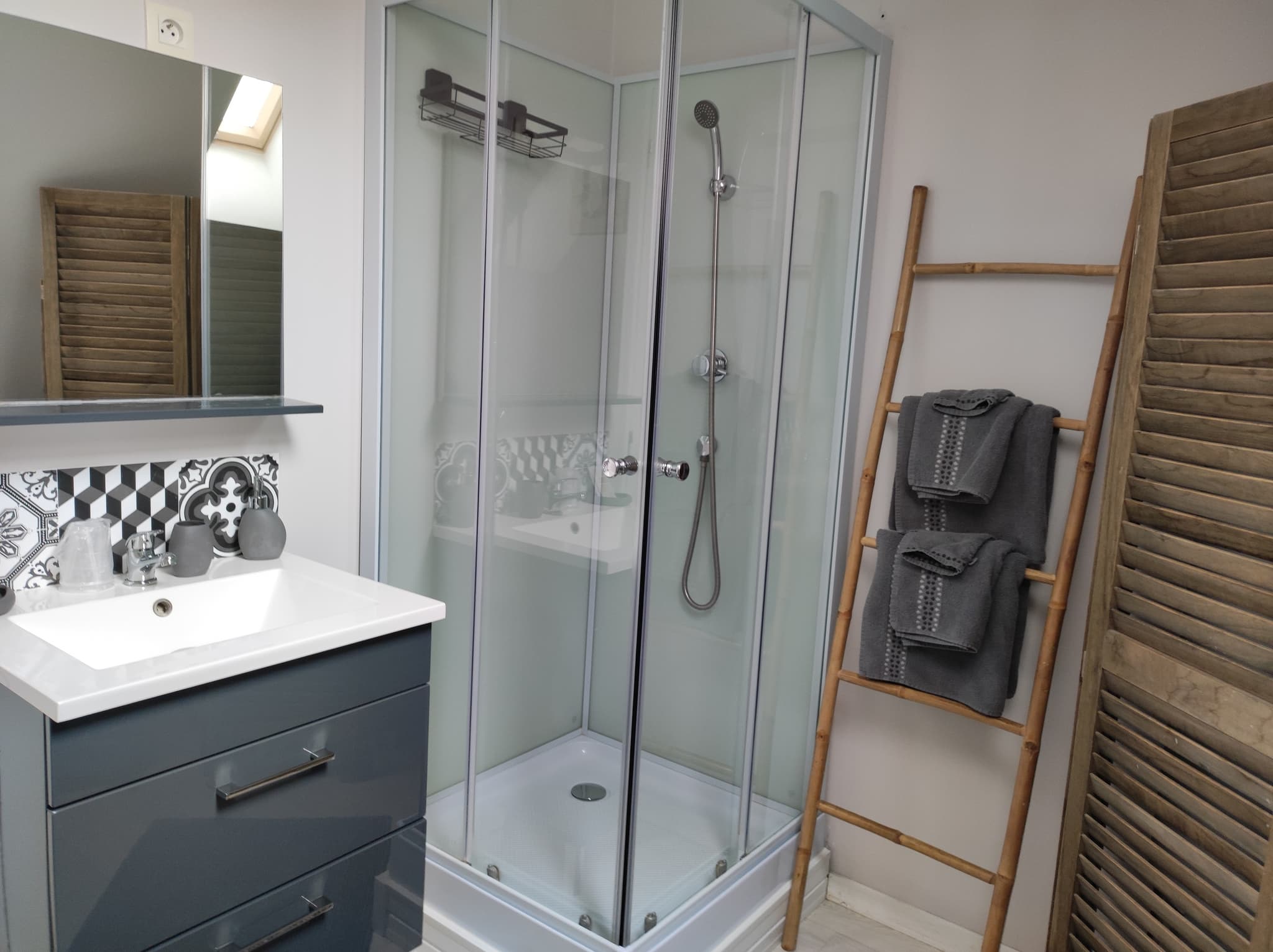 Salle d'eau chambre - Grise - Le Vallon de Paray