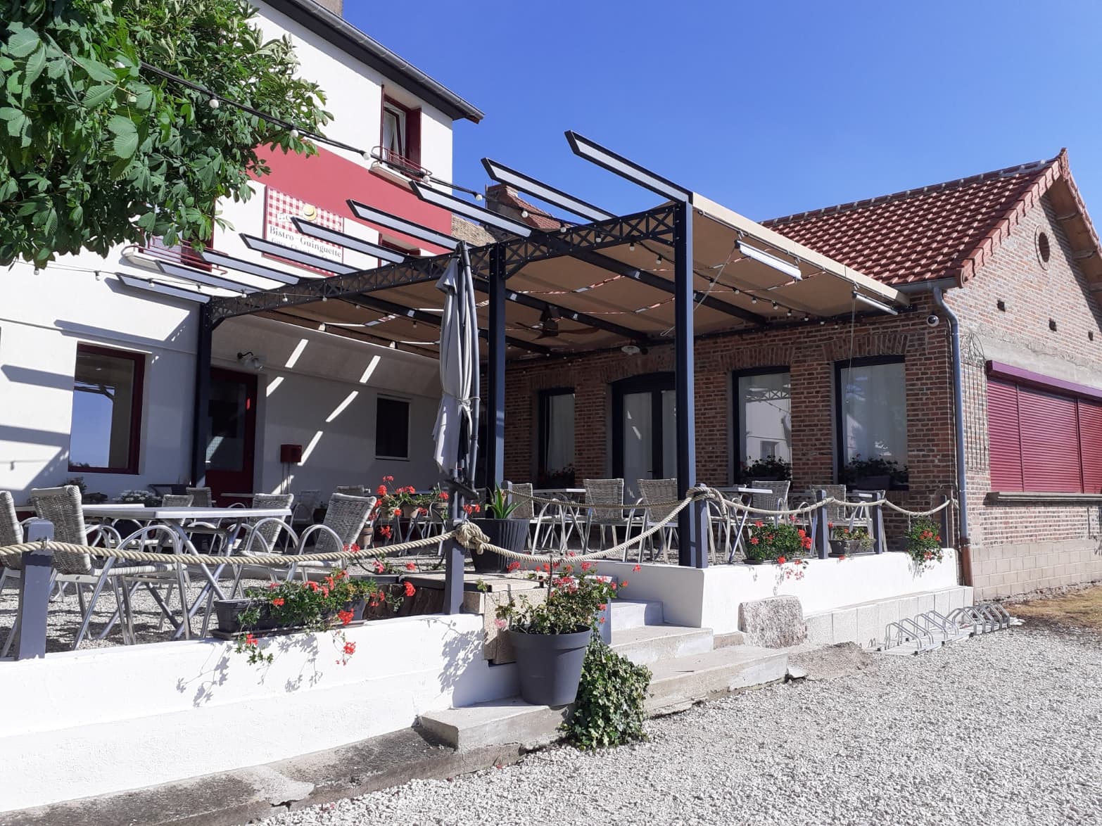 TERRASSE EN BORD DE SAÔNE