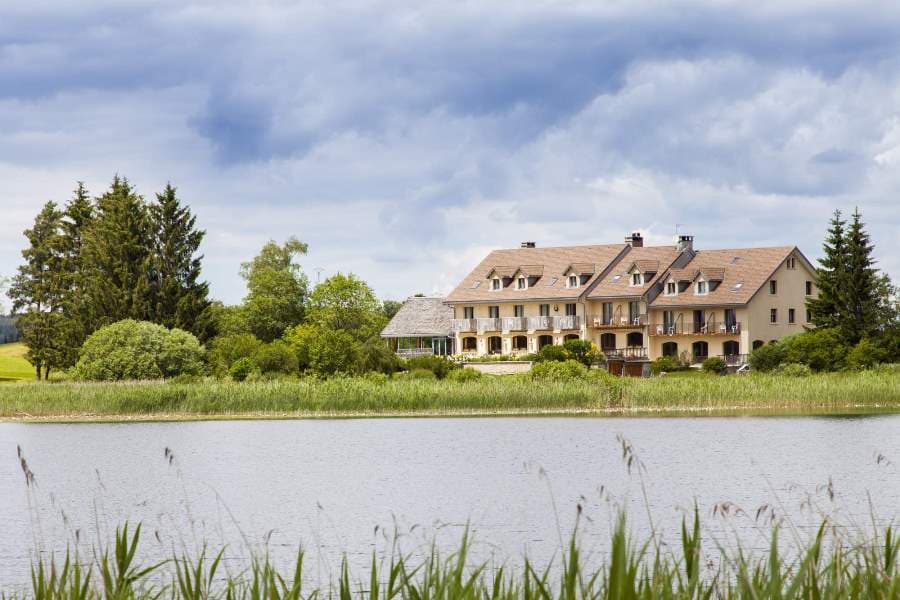 Lac de l'Abbaye et Hôtel-restaurant Lou Granva