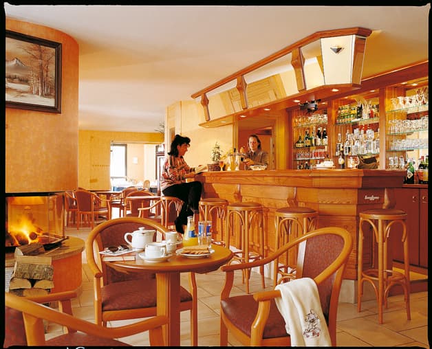 bar