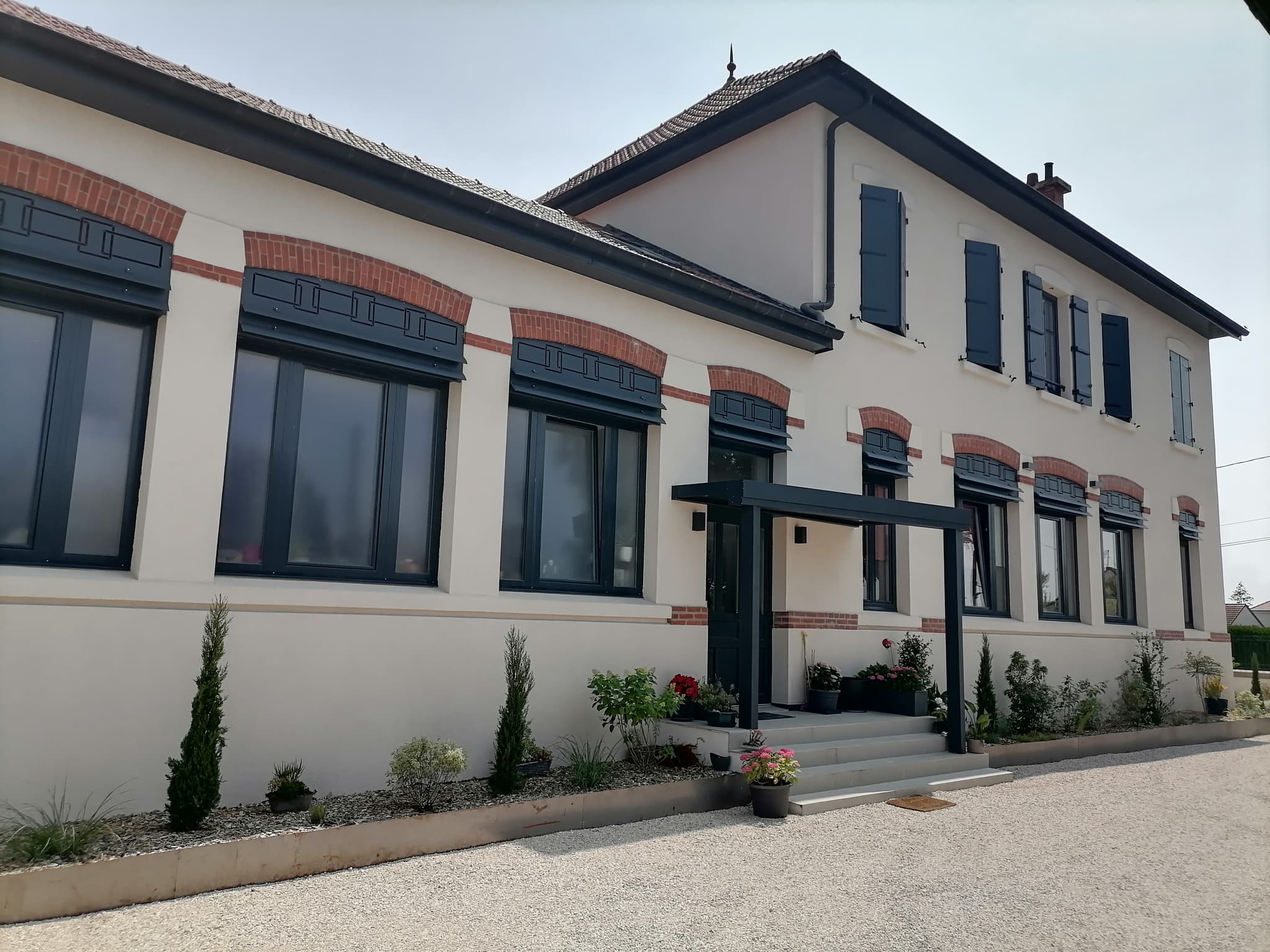 l'école est finie , la facade.