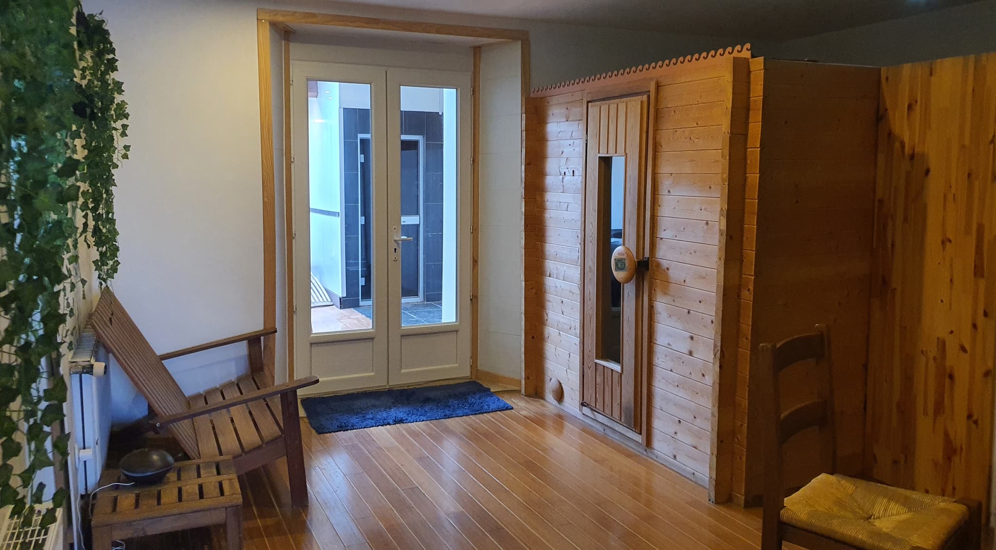 Salle principale sauna coin thé 2023
