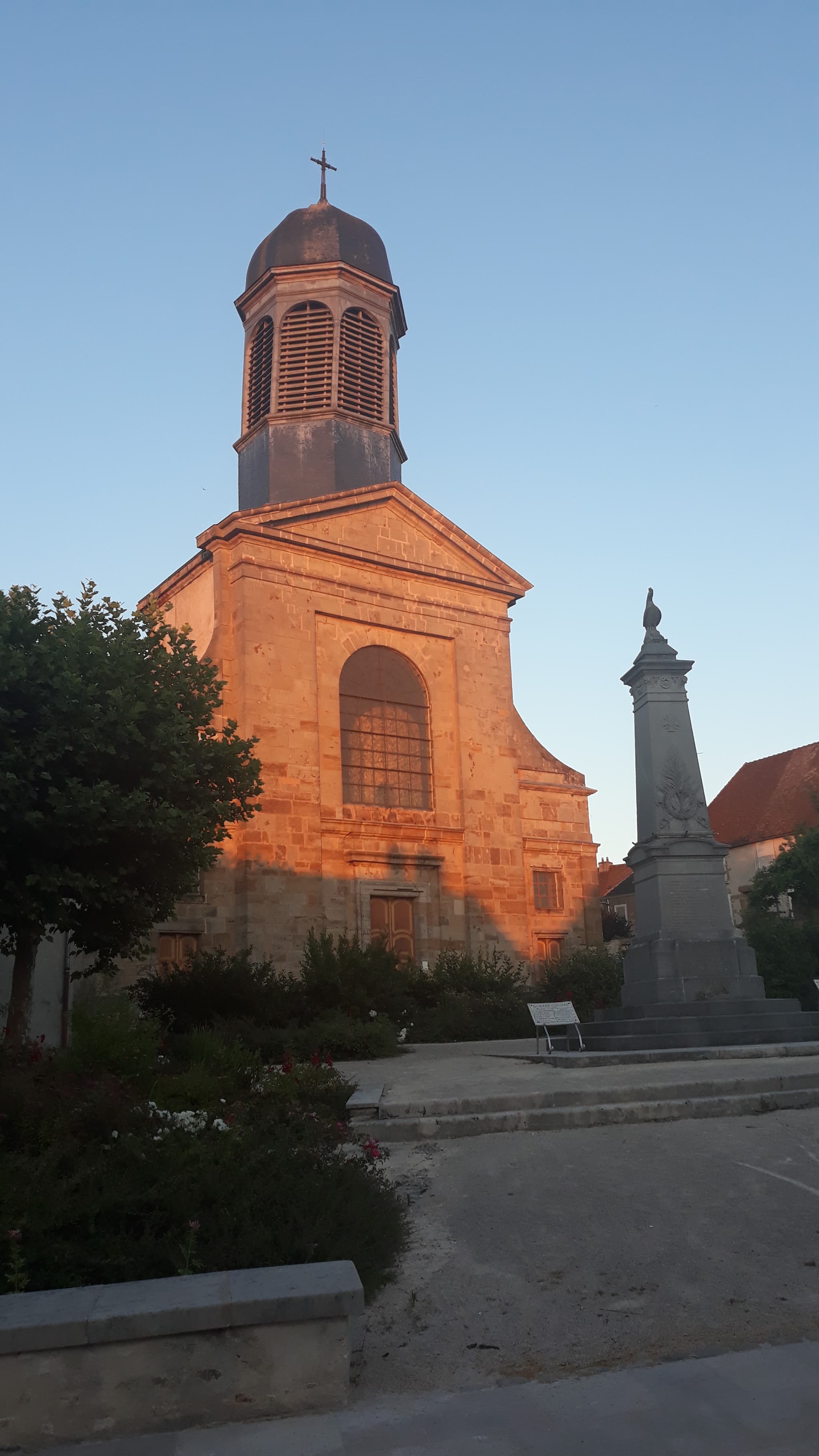 coucher-soleil-eglise-st-laurent-arnayleduc-otpal-2018