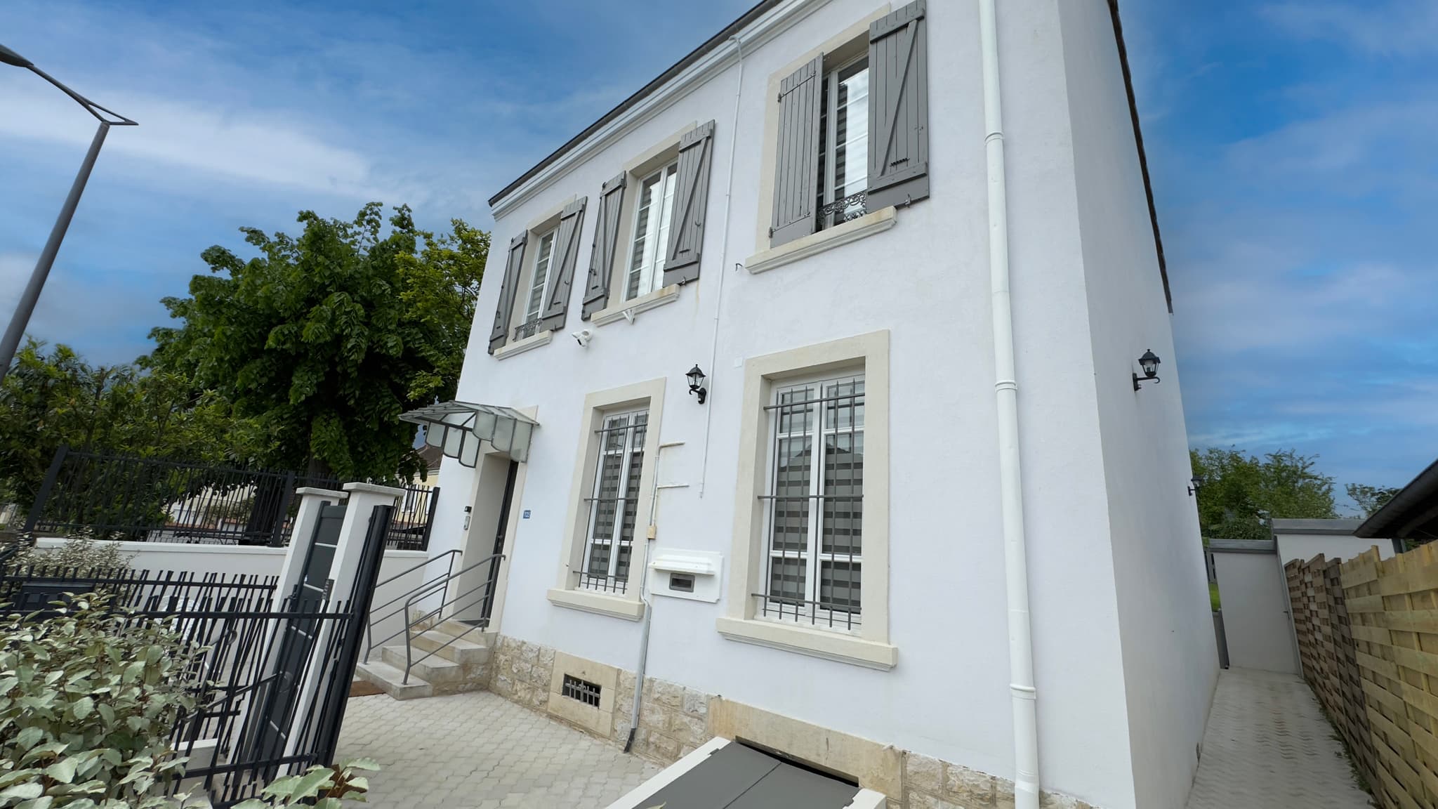 facade coté rue