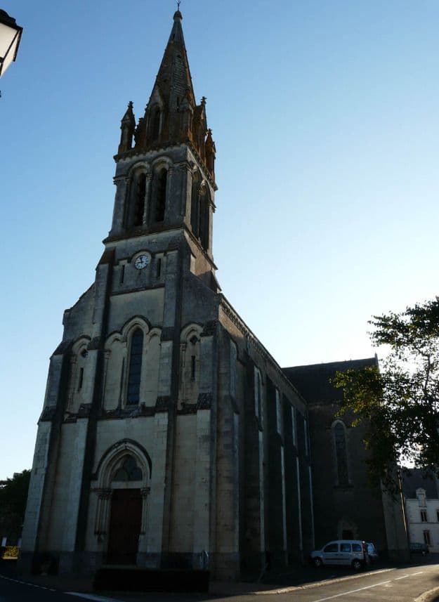 Église Saint-Pierre d'Angrie